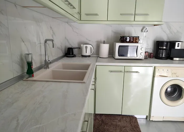 Crestio קסטוריה